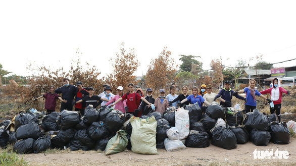 Sinh viên Sài Gòn cùng nhau đi dọn rác - Ảnh 6.