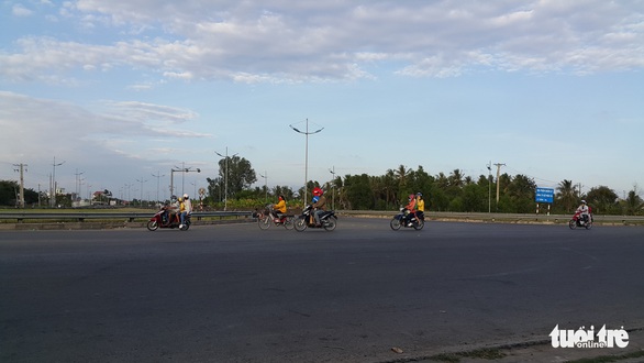 Thiếu niên đâm dải phân cách tử vong bị 8 thiếu niên khác truy sát - Ảnh 2. Thiếu niên đâm dải phân cách tử vong bị 8 thiếu niên khác truy sát - Ảnh 2.