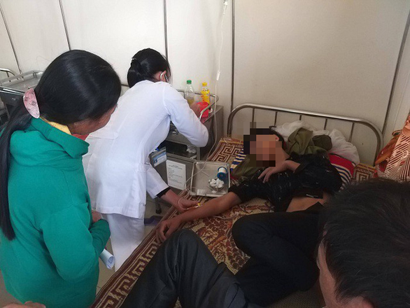 Ăn giỗ, hàng chục người bị ngộ độc tập thể - Ảnh 1. Ăn giỗ, hàng chục người bị ngộ độc tập thể - Ảnh 1.