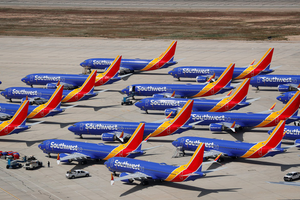 Boeing 737 MAX 8 hạ cánh khẩn cấp ở Mỹ vì lỗi động cơ - Ảnh 2. Boeing 737 MAX 8 hạ cánh khẩn cấp ở Mỹ vì lỗi động cơ - Ảnh 2.