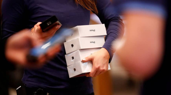 Apple siết bảo hành với iPhone, Macbook xách tay - Ảnh 1.