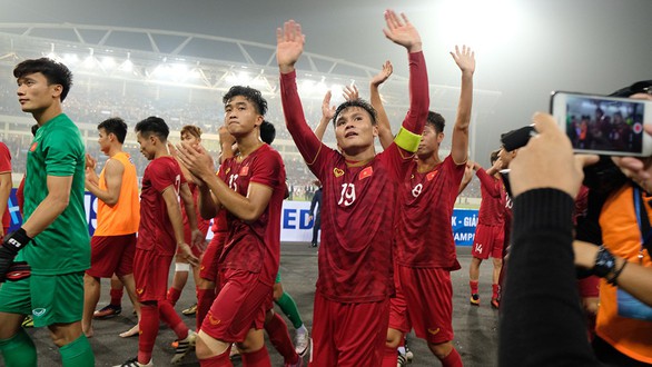 Các cựu tuyển thủ: U23 Việt Nam khiến người Thái lần đầu bất lực - Ảnh 1. Các cựu tuyển thủ: U23 Việt Nam khiến người Thái lần đầu bất lực - Ảnh 1.