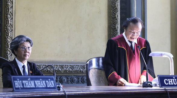 Tòa giao Trung Nguyên cho ông Vũ, thối tiền cho bà Thảo là sai luật? - Ảnh 1. Tòa giao Trung Nguyên cho ông Vũ, thối tiền cho bà Thảo là sai luật? - Ảnh 1.