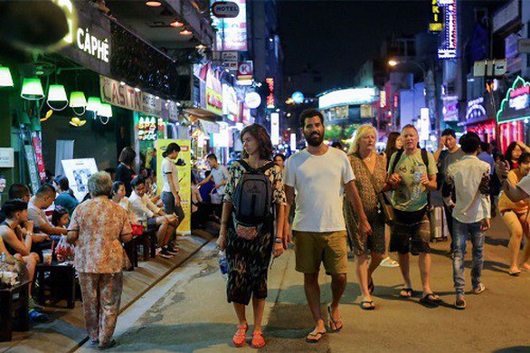9 tháng, 3.661 vụ taxi, hàng rong... chèo kéo, chặt chém du khách - Ảnh 1. 9 tháng, 3.661 vụ taxi, hàng rong... chèo kéo, chặt chém du khách - Ảnh 1.