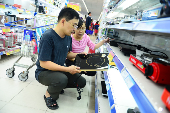Mua sắm để… bảo vệ môi trường - Ảnh 1. Mua sắm để… bảo vệ môi trường - Ảnh 1.