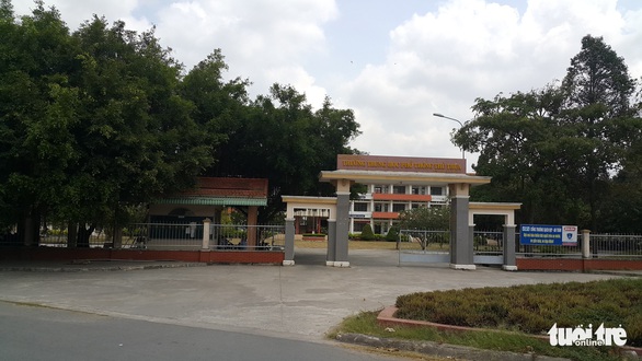 Lập khống hồ sơ, hiệu trưởng Trường THPT Thủ Thừa bị khai trừ Đảng - Ảnh 1. Lập khống hồ sơ, hiệu trưởng Trường THPT Thủ Thừa bị khai trừ Đảng - Ảnh 1.