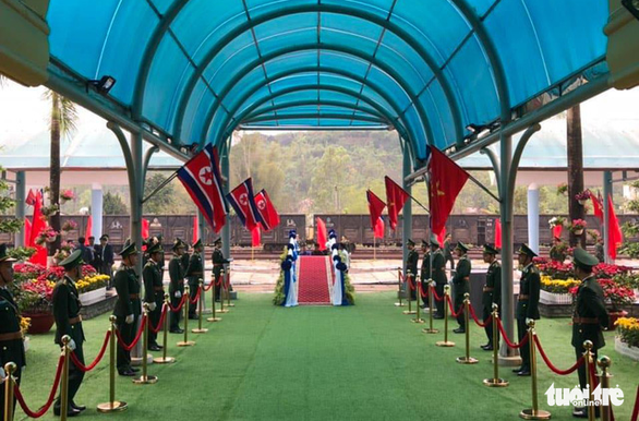 Chủ tịch Kim Jong Un vẫy chào Việt Nam, tàu rời ga Đồng Đăng - Ảnh 21. Chủ tịch Kim Jong Un vẫy chào Việt Nam, tàu rời ga Đồng Đăng - Ảnh 21.