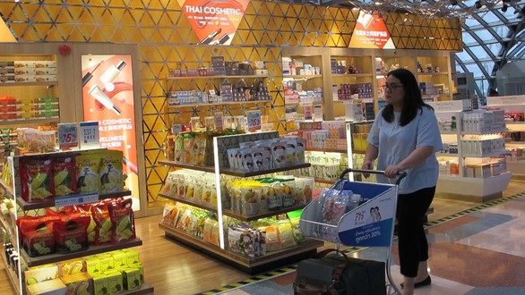 Kinh doanh miễn thuế trong sân bay Thái Lan: Chấm dứt độc quyền - Ảnh 1. Kinh doanh miễn thuế trong sân bay Thái Lan: Chấm dứt độc quyền - Ảnh 1.