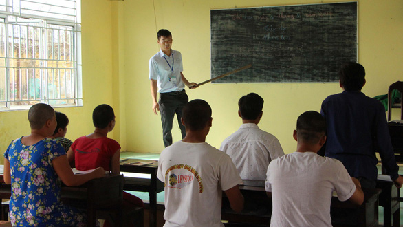 Thầy giáo của những học trò học trước quên sau - Ảnh 1. Thầy giáo của những học trò học trước quên sau - Ảnh 1.