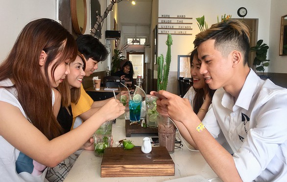 Đi cà phê không dùng ống hút nhựa - Ảnh 1. Đi cà phê không dùng ống hút nhựa - Ảnh 1.
