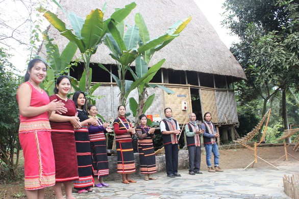 Chi hơn 200 tỉ bảo tồn trang phục truyền thống, hiệu quả quá mơ hồ! - Ảnh 2. Chi hơn 200 tỉ bảo tồn trang phục truyền thống, hiệu quả quá mơ hồ! - Ảnh 2.