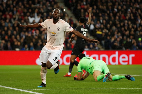 Lukaku và VAR giúp M.U ngược dòng khó tin, loại PSG - Ảnh 1. Lukaku và VAR giúp M.U ngược dòng khó tin, loại PSG - Ảnh 1.