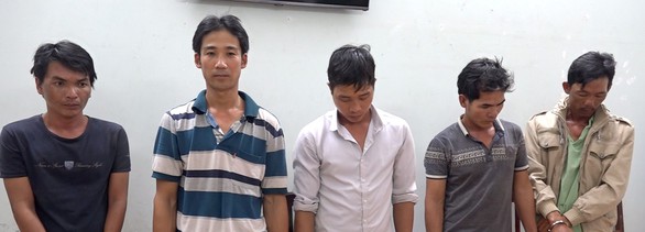 Bắt 5 nghi phạm cắt trộm cáp đồng nhà máy điện mặt trời - Ảnh 1. Bắt 5 nghi phạm cắt trộm cáp đồng nhà máy điện mặt trời - Ảnh 1.