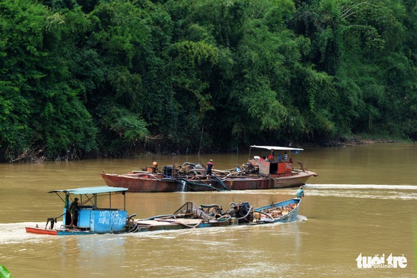 Rút 3 giấy phép khai thác cát do làm hư hại thánh địa Cát Tiên - Ảnh 2. Rút 3 giấy phép khai thác cát do làm hư hại thánh địa Cát Tiên - Ảnh 2.