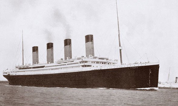 Thuyết âm mưu nói MH370 biến mất giống vụ tàu Titanic chìm - Ảnh 2. Thuyết âm mưu nói MH370 biến mất giống vụ tàu Titanic chìm - Ảnh 2.