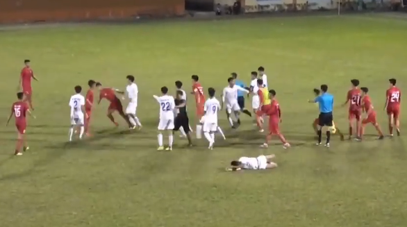 Vụ xô xát giữa cầu thủ U-19 TP.HCM và An Giang: Cần đề cao đạo đức với bóng đá trẻ - Ảnh 1. Vụ xô xát giữa cầu thủ U-19 TP.HCM và An Giang: Cần đề cao đạo đức với bóng đá trẻ - Ảnh 1.