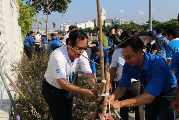 Giờ Trái đất 2019: cả nước tiết kiệm 917 triệu đồng tiền điện - Ảnh 4. Giờ Trái đất 2019: cả nước tiết kiệm 917 triệu đồng tiền điện - Ảnh 4.