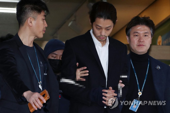 Jung Joon Young có thể bị truy tố tội quay lén và phát tán video sex - Ảnh 3. Jung Joon Young có thể bị truy tố tội quay lén và phát tán video sex - Ảnh 3.