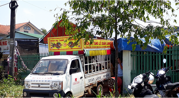 Cưa bom phát nổ, một người tử vong - Ảnh 1. Cưa bom phát nổ, một người tử vong - Ảnh 1.