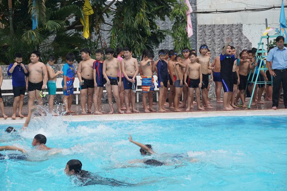 Học sinh tiểu học thích thú với Ngày hội xuống nước - Ảnh 1. Học sinh tiểu học thích thú với Ngày hội xuống nước - Ảnh 1.