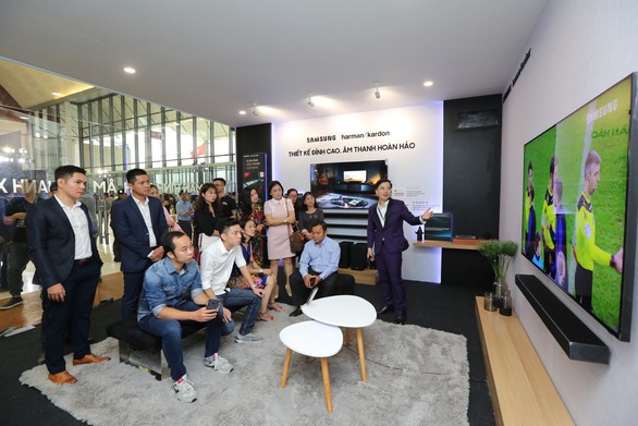 Samsung ra mắt tivi QLED 8K đầu tiên trên thế giới - Ảnh 5. Samsung ra mắt tivi QLED 8K đầu tiên trên thế giới - Ảnh 5.