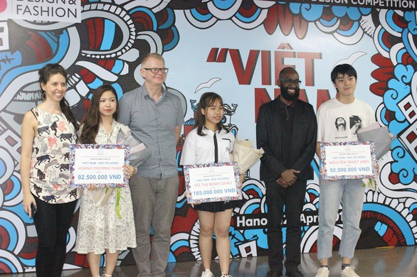 ‘Gói’ Sài Gòn trên xích lô, cô gái mồ côi thắng giải gần 200 triệu đồng - Ảnh 4. ‘Gói’ Sài Gòn trên xích lô, cô gái mồ côi thắng giải gần 200 triệu đồng - Ảnh 4.
