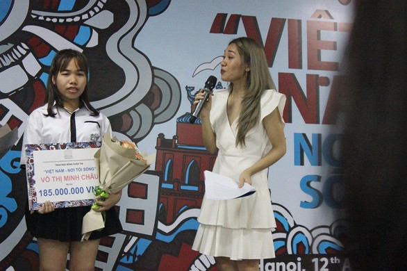 ‘Gói’ Sài Gòn trên xích lô, cô gái mồ côi thắng giải gần 200 triệu đồng - Ảnh 2. ‘Gói’ Sài Gòn trên xích lô, cô gái mồ côi thắng giải gần 200 triệu đồng - Ảnh 2.