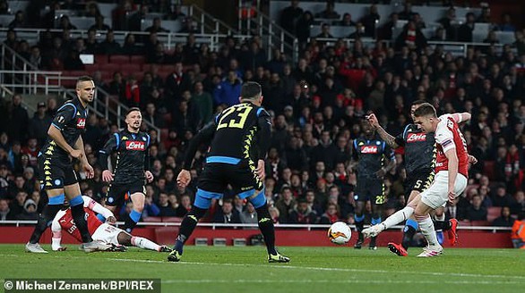 Đá bại Napoli 2-0, Arsenal chiếm ưu thế lớn - Ảnh 2. Đá bại Napoli 2-0, Arsenal chiếm ưu thế lớn - Ảnh 2.