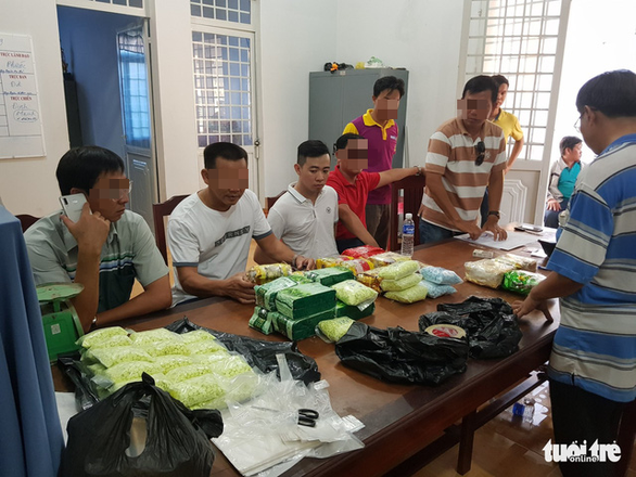 Bắt 2 người nghi mang 26,6kg ma túy từ Campuchia về Việt Nam - Ảnh 2.
