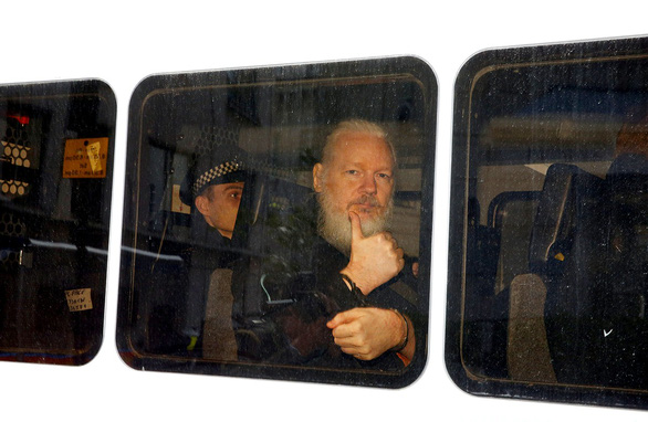 Ông trùm WikiLeaks bị bắt, vì sao? - Ảnh 1. Ông trùm WikiLeaks bị bắt, vì sao? - Ảnh 1.