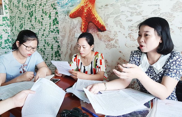 10 năm công tác, 9 giáo viên, nhân viên từ viên chức xuống... hợp đồng - Ảnh 1. 10 năm công tác, 9 giáo viên, nhân viên từ viên chức xuống... hợp đồng - Ảnh 1.