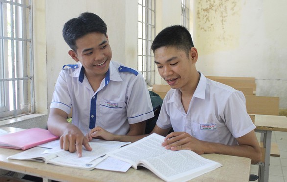 Mưa cũng như nắng, Thi luôn dìu Hoàng Anh trên đường - Ảnh 1. Mưa cũng như nắng, Thi luôn dìu Hoàng Anh trên đường - Ảnh 1.