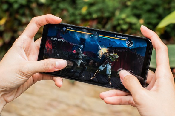 Galaxy A50 dẫn đầu làn sóng cao cấp hoá smartphone tầm trung - Ảnh 2. Galaxy A50 dẫn đầu làn sóng cao cấp hoá smartphone tầm trung - Ảnh 2.