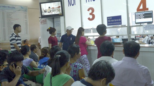 Chi Bảo hiểm y tế: cho thuốc thì quá tay, cho găng tay thì tiết kiệm - Ảnh 1. Chi Bảo hiểm y tế: cho thuốc thì quá tay, cho găng tay thì tiết kiệm - Ảnh 1.