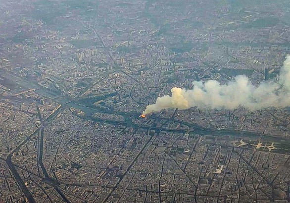 Thảm họa nhà thờ Đức Bà Paris: Không ngờ gỗ sồi già cháy nhanh thế - Ảnh 1. Thảm họa nhà thờ Đức Bà Paris: Không ngờ gỗ sồi già cháy nhanh thế - Ảnh 1.