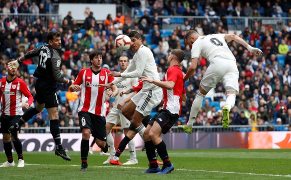 Benzema lập hat-trick giúp Real Madrid nuôi hi vọng...á quân - Ảnh 2. Benzema lập hat-trick giúp Real Madrid nuôi hi vọng...á quân - Ảnh 2.