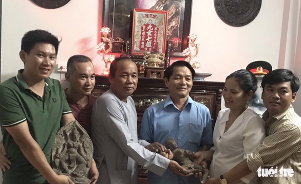 Một gia đình tặng 7 pho tượng quý ngàn năm của văn hóa Óc Eo - Ảnh 1. Một gia đình tặng 7 pho tượng quý ngàn năm của văn hóa Óc Eo - Ảnh 1.