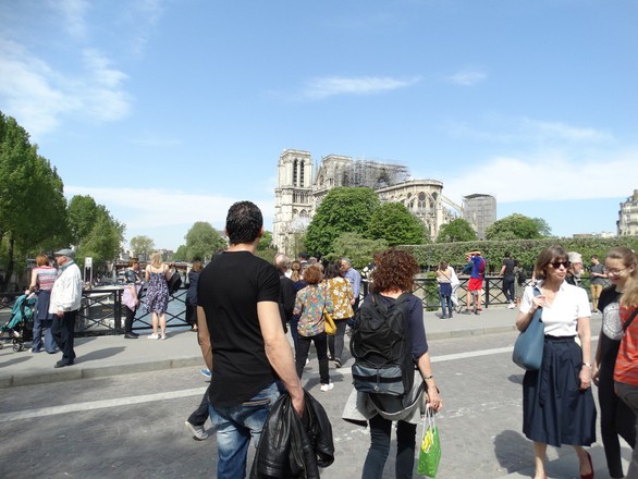 Nguyên nhân cháy nhà thờ Đức Bà Paris: lắp dây điện không chuẩn - Ảnh 3. Nguyên nhân cháy nhà thờ Đức Bà Paris: lắp dây điện không chuẩn - Ảnh 3.