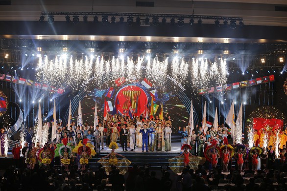 Đếm ngược chào đón Lễ hội Carnaval Hạ Long 2019 - Ảnh 2. Đếm ngược chào đón Lễ hội Carnaval Hạ Long 2019 - Ảnh 2.