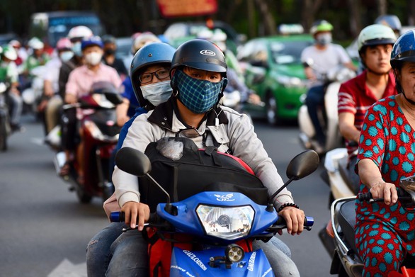 Vé xe dịp lễ: đi chuyến đêm, hết sạch vé sau lễ - Ảnh 1. Vé xe dịp lễ: đi chuyến đêm, hết sạch vé sau lễ - Ảnh 1.