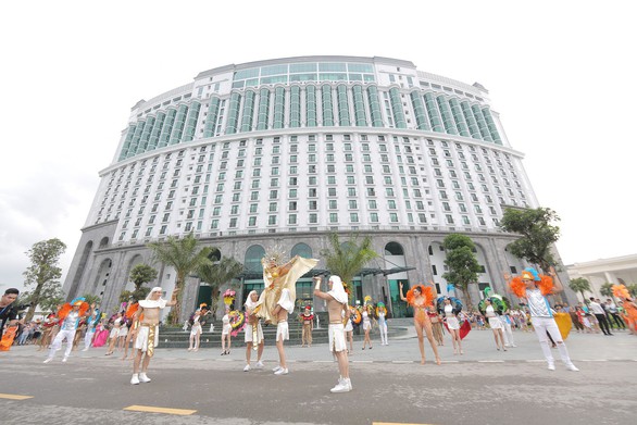 Vũ điệu đường phố nóng bỏng khuấy động Carnaval Hạ Long 2019 - Ảnh 13. Vũ điệu đường phố nóng bỏng khuấy động Carnaval Hạ Long 2019 - Ảnh 13.
