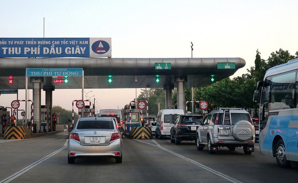 Thu phí không dừng sẽ bị vỡ trận? - Ảnh 1. Thu phí không dừng sẽ bị vỡ trận? - Ảnh 1.