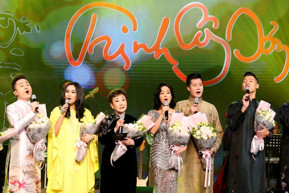 Tokiko Kato: Tôi sẽ chuyển lời Nhật cho Hạ trắng - Ảnh 6. Tokiko Kato: Tôi sẽ chuyển lời Nhật cho Hạ trắng - Ảnh 6.