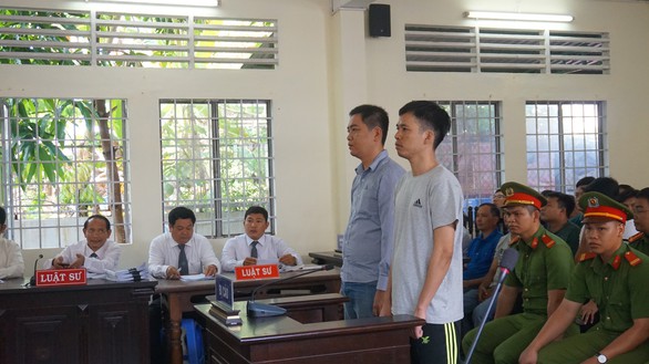 Tạm hoãn phiên tòa 2 công an đánh chết lái xe say rượu ở Cần Thơ - Ảnh 1. Tạm hoãn phiên tòa 2 công an đánh chết lái xe say rượu ở Cần Thơ - Ảnh 1.
