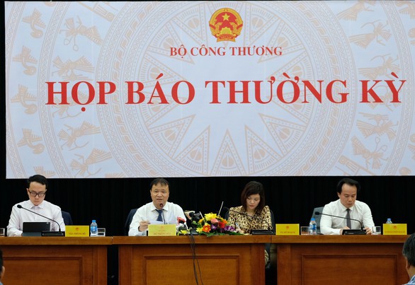 Cán bộ bị kiểm điểm vụ Con Cưng có được bổ nhiệm tiếp: Bộ Công thương lên tiếng - Ảnh 1. Cán bộ bị kiểm điểm vụ Con Cưng có được bổ nhiệm tiếp: Bộ Công thương lên tiếng - Ảnh 1.