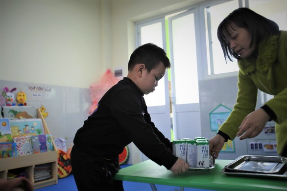 Gần 1 triệu trẻ em Hà Nội tham gia “Sữa học đường” - Ảnh 1. Gần 1 triệu trẻ em Hà Nội tham gia “Sữa học đường” - Ảnh 1.