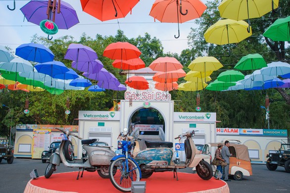 Ngày hội xe cổ Sài Gòn lần 2 ở Đầm Sen - Ảnh 2. Ngày hội xe cổ Sài Gòn lần 2 ở Đầm Sen - Ảnh 2.
