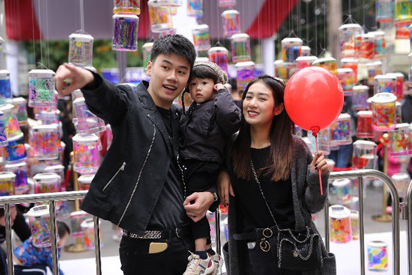 Lễ hội Singapore đầu tiên tại Việt Nam thu hút hàng ngàn người dân phía Bắc - Ảnh 1. Lễ hội Singapore đầu tiên tại Việt Nam thu hút hàng ngàn người dân phía Bắc - Ảnh 1.