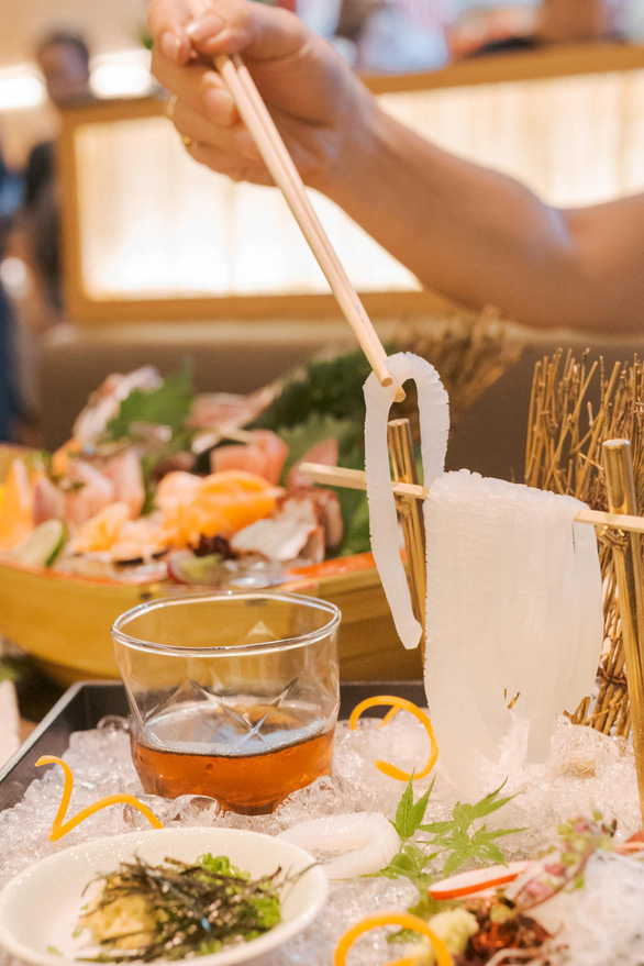 Sushi Hokkaido Sachi trình làng 2 món đánh gục người sành ăn - Ảnh 3.