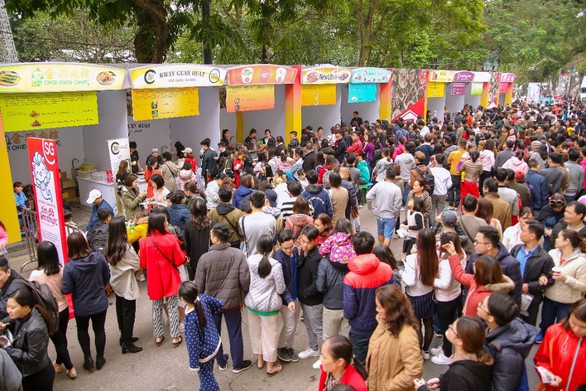 Lễ hội Singapore đầu tiên tại Việt Nam thu hút hàng ngàn người dân phía Bắc - Ảnh 6. Lễ hội Singapore đầu tiên tại Việt Nam thu hút hàng ngàn người dân phía Bắc - Ảnh 6.